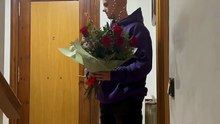 Young Man Delights Girlfriend with Kitten, Heartwarming Reaction Follows