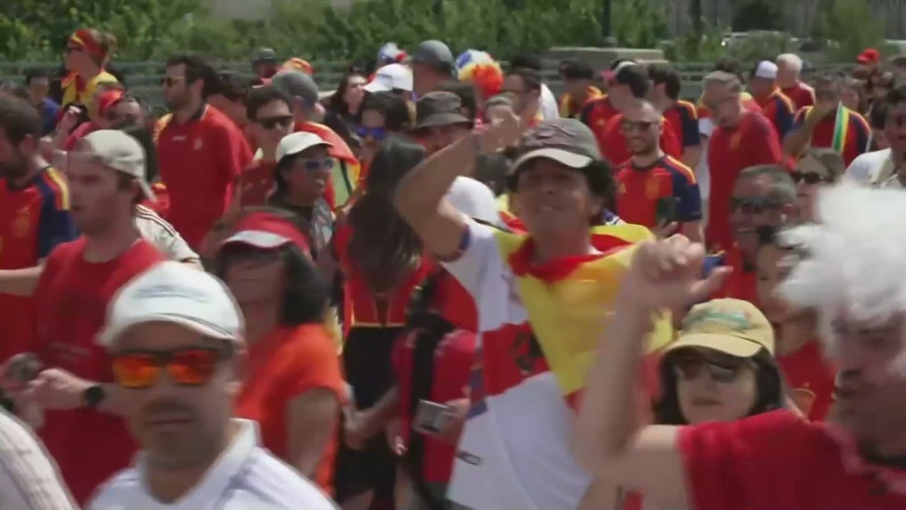 Corteo completo de los aficionados españoles en Dallas previo al Francia - España
