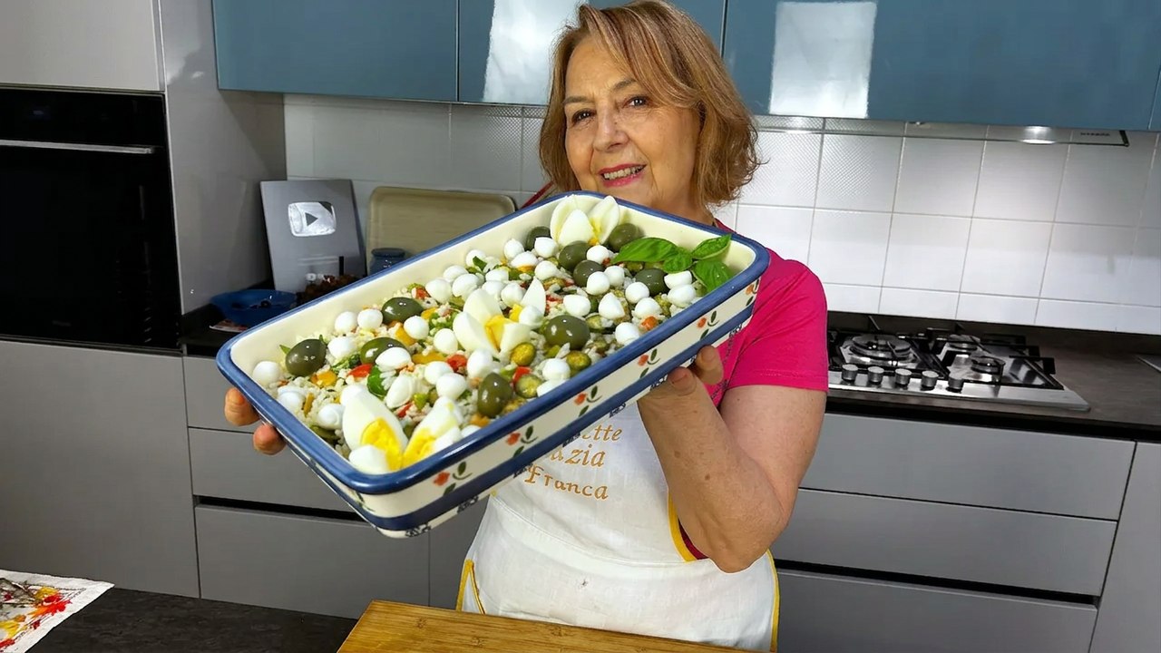 Fresh Rice Salad with Crunchy Veggies and Buffalo Mozzarella – So Delicious!