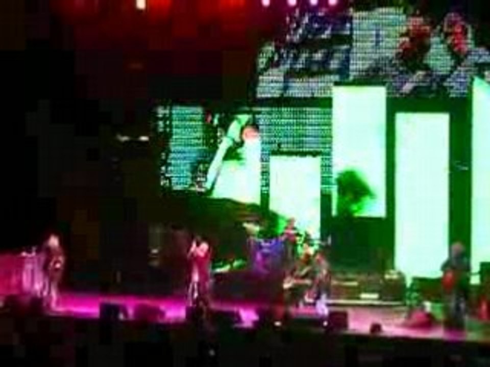 REM - Fall On Me
