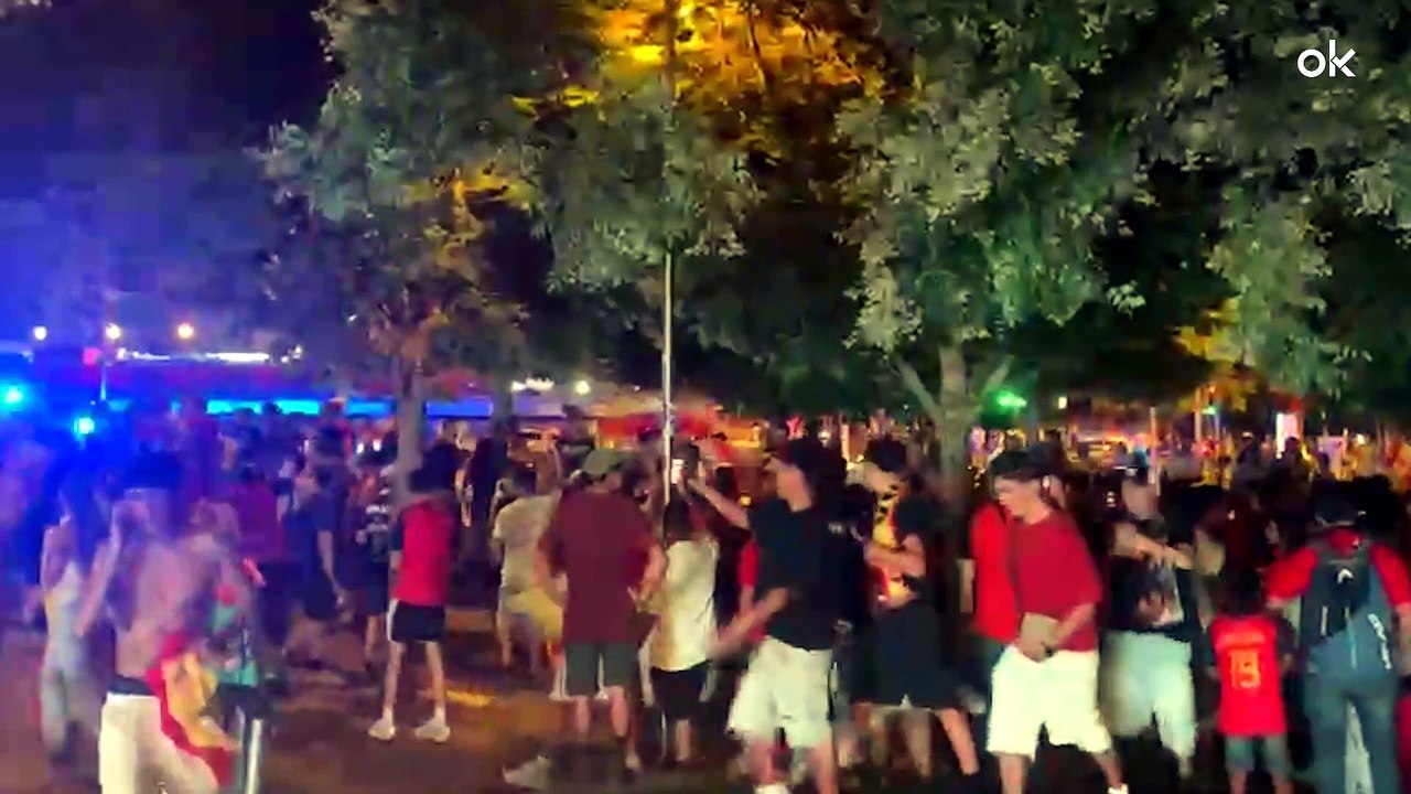 La Policía rompe el protocolo y se suma a la fiesta de España: "¡Yo soy español!"