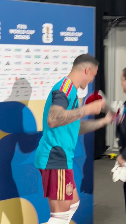 ¡PEDRO PORRO se OLVIDABA el TROFEO de MVP tras la clasificación de ESPAÑA  a la FINAL!