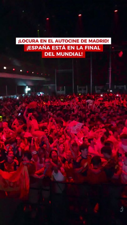¡Locura en el autocine de Madrid! La gente celebra el pase a la final de la Selección