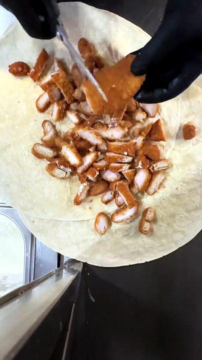 How To Make a MEGA French Tacos Meat with Gruyère cheese sauce & fries #BR3 #Tacos #Foodie #Foodlover #Food (2)