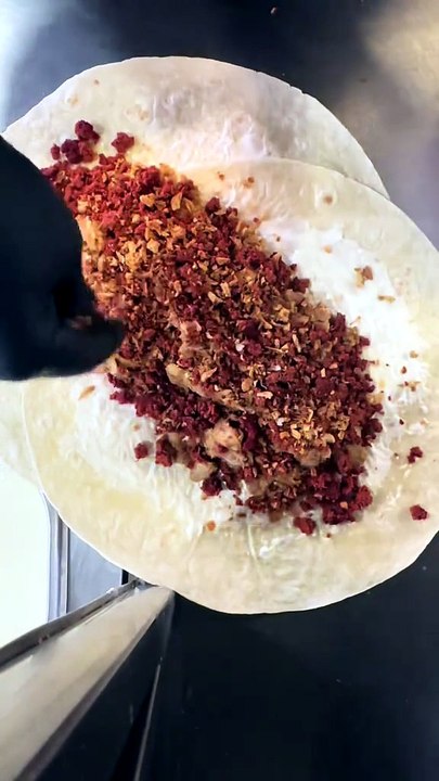 How To Make a MEGA French Tacos Meat with Gruyère cheese sauce & fries #BR3 #Tacos #Foodie #Foodlover #Food (3)