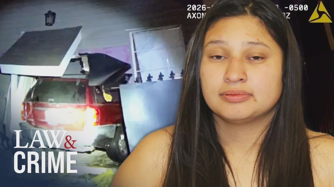 Mujer celosa choca su coche contra la casa de su exnovio, según la policía