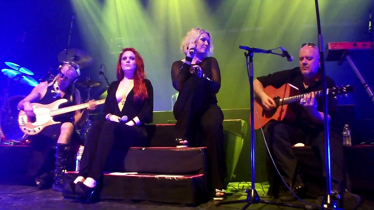 Kim Wilde - Thought It Was Goodbye (live La Cigale 2011)