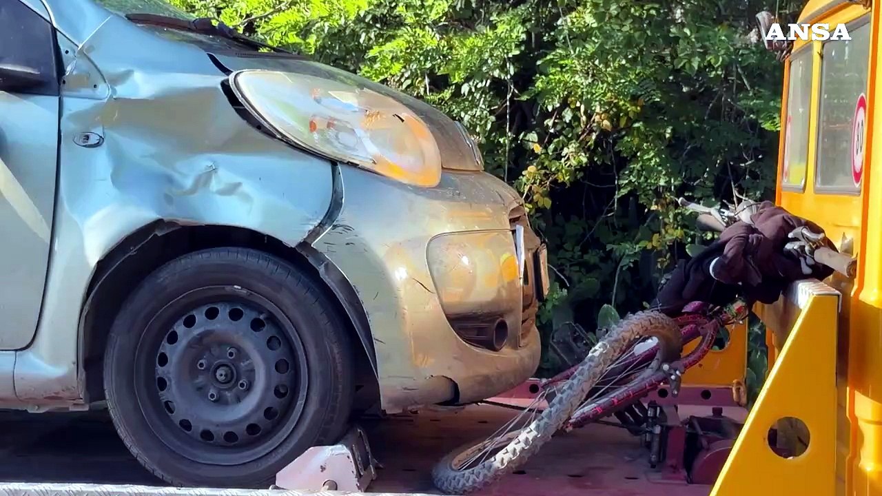 Bambina di 11 anni in bici investita e uccisa da un'auto