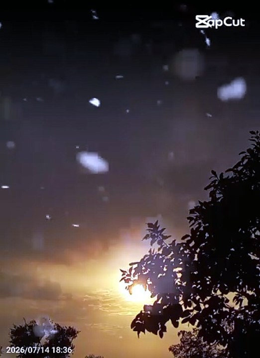 Beautiful Sunset 🌅 | Golden Hour Nature View | Relaxing Sky Scenery