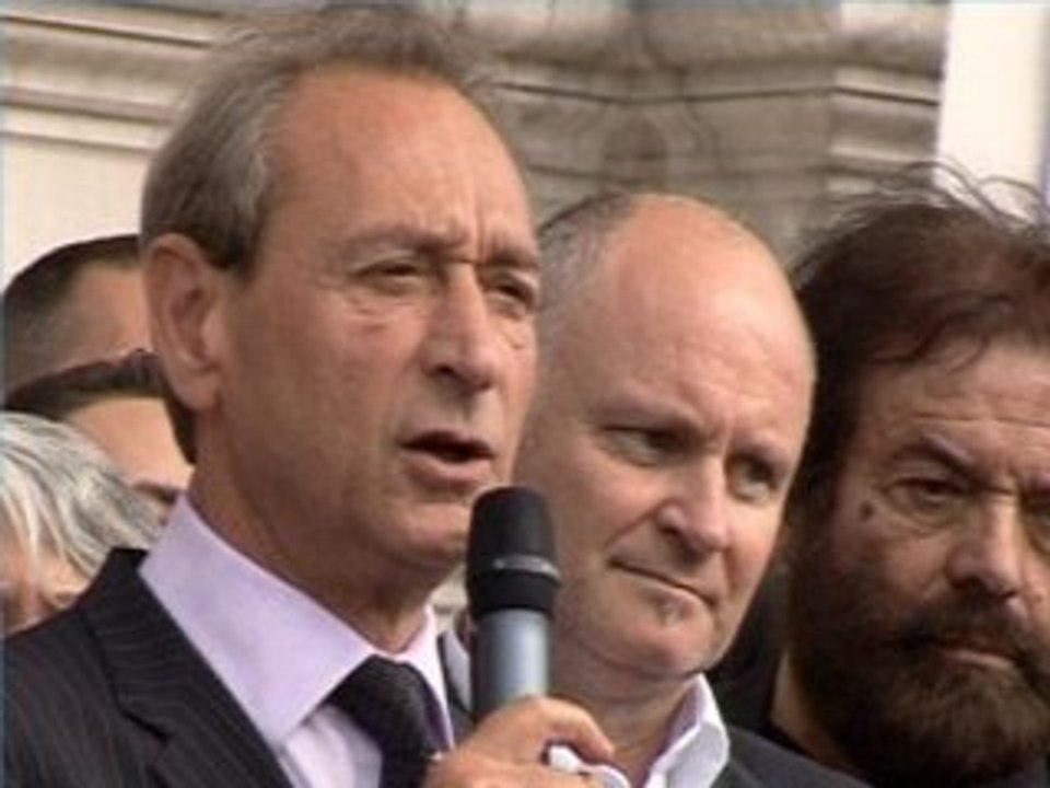 INGRID BETANCOURT RASSEMBLEMENT A PARIS à l'HOTEL DE VILLE