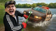 ¡Encontramos un coche patrulla embrujado bajo el agua pescando con imán y llamamos a la policía!