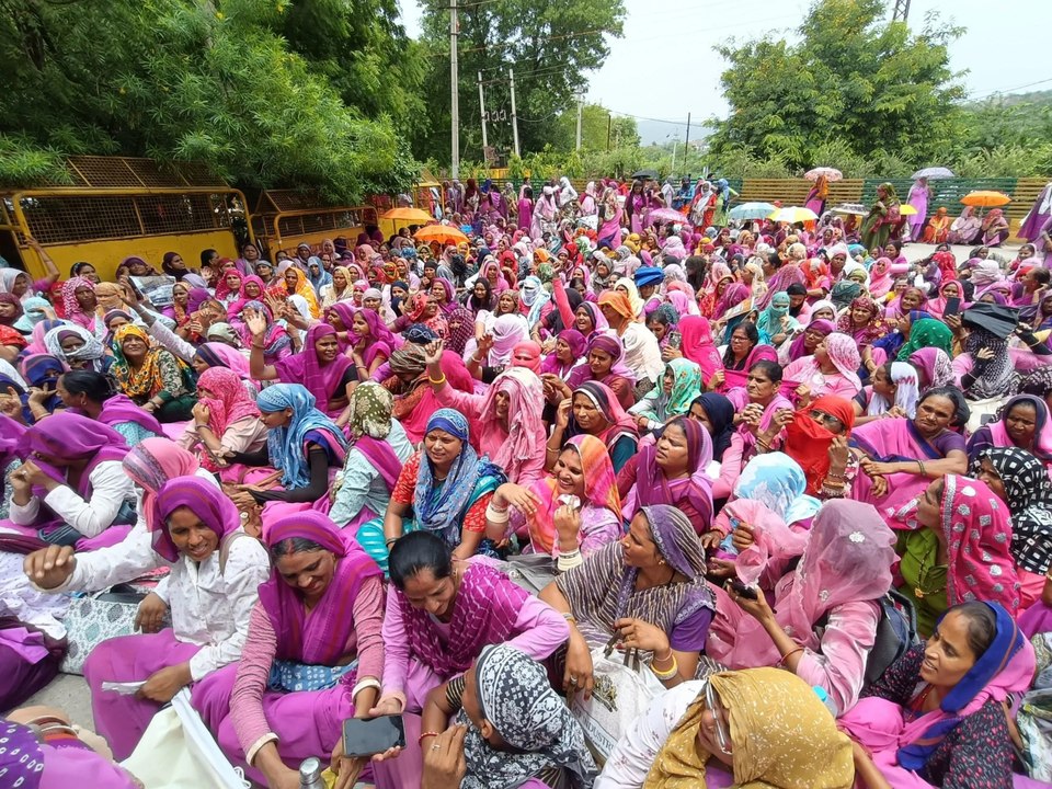 आंगनबाड़ी कार्यकर्ताओं का प्रदर्शन