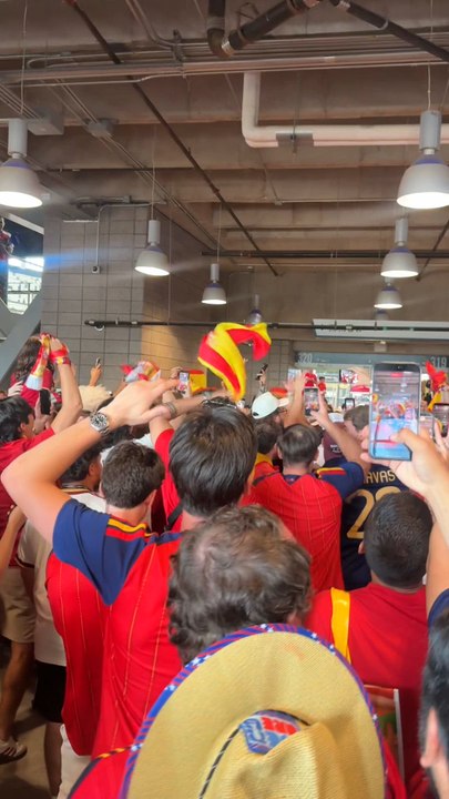 Los 3 cánticos de ESPAÑA tras GANAR a FRANCIA acordándose de Mbappé