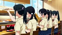 ５人のかわいい日本人女子高生が回転寿司で大食い