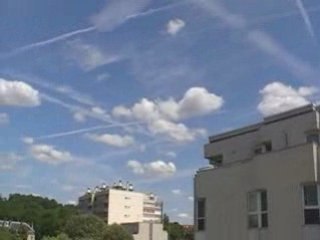 Chemtrails du 4 juillet 2008 à Paris 1/2