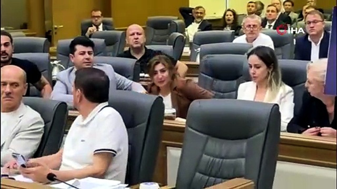 AK Partili ismin sözleri ortalığı karıştırdı, CHP'li isim su bardağını fırlattı!