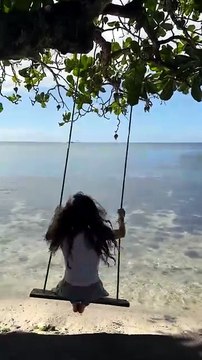 Mareva Galanter en vacances avec sa fille Manava en Polynésie.