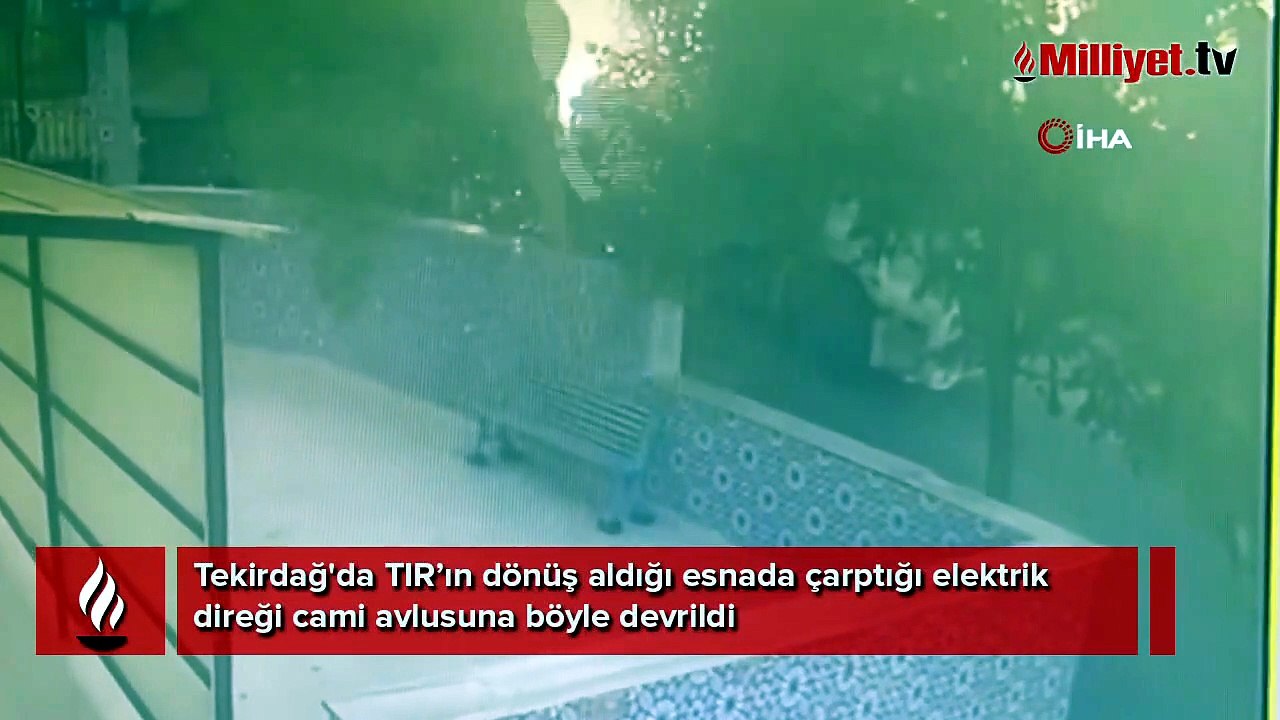 Kaza ucuz atlatıldı! Kıvılcımlar saçarak devrilen...