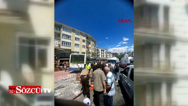 Ankara Mamak'ta otobüs sürücünün kontrolünden çıkarak iş yerine girdi