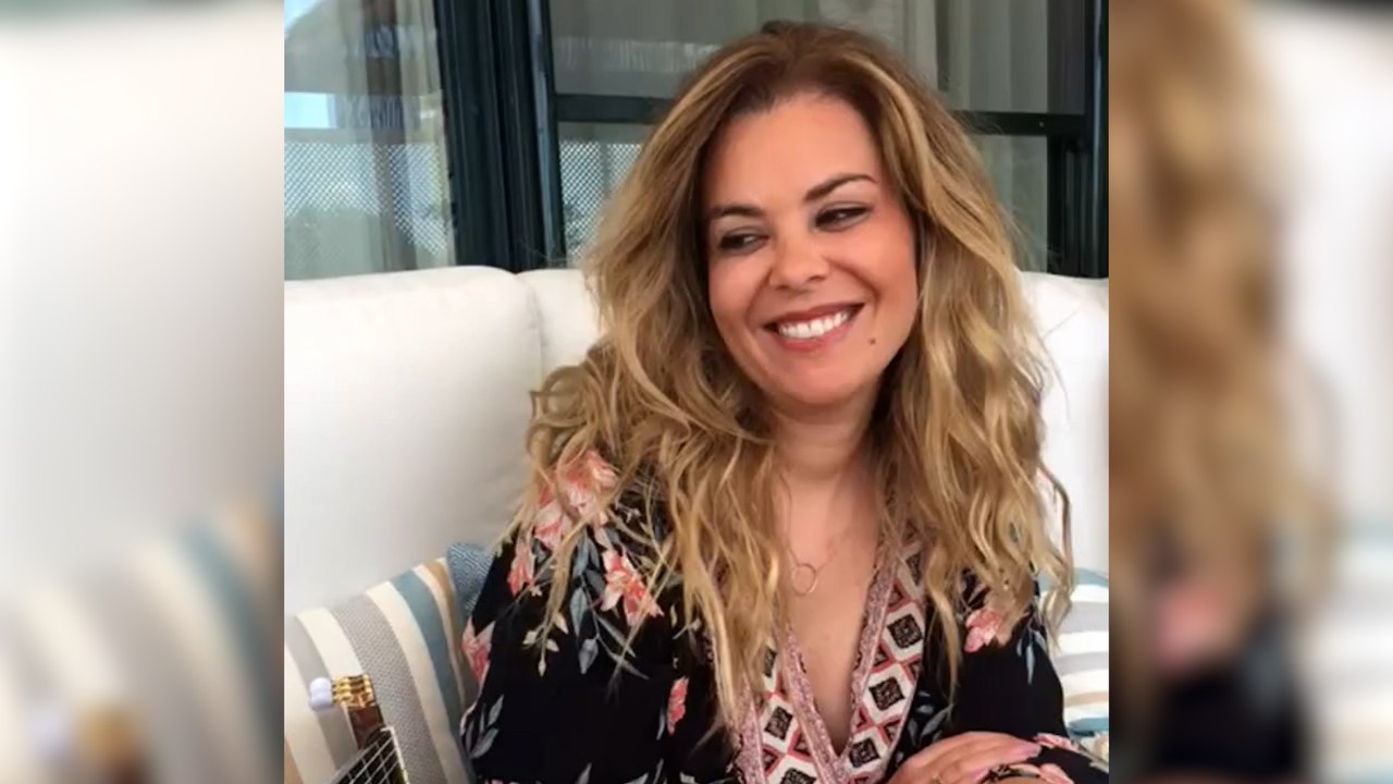 María José Campanario cantando