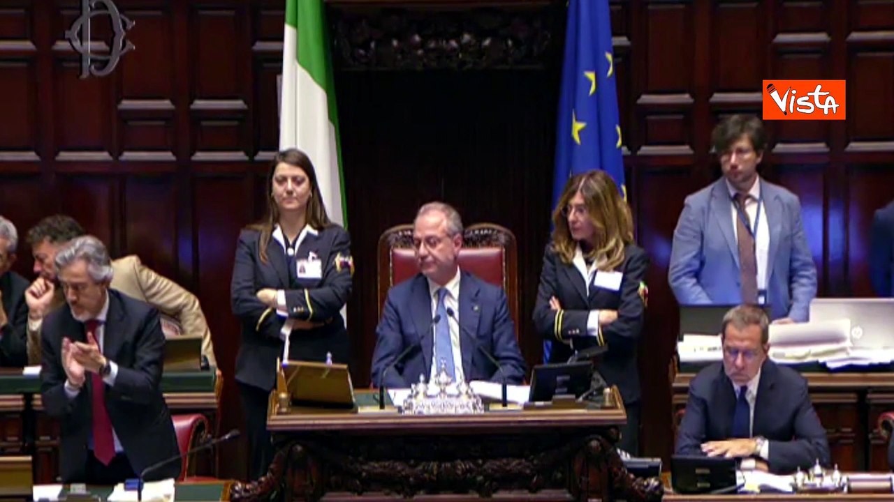 Dibattito interrotto da ingresso Ministra Roccella in Aula, l'applauso alla Camera