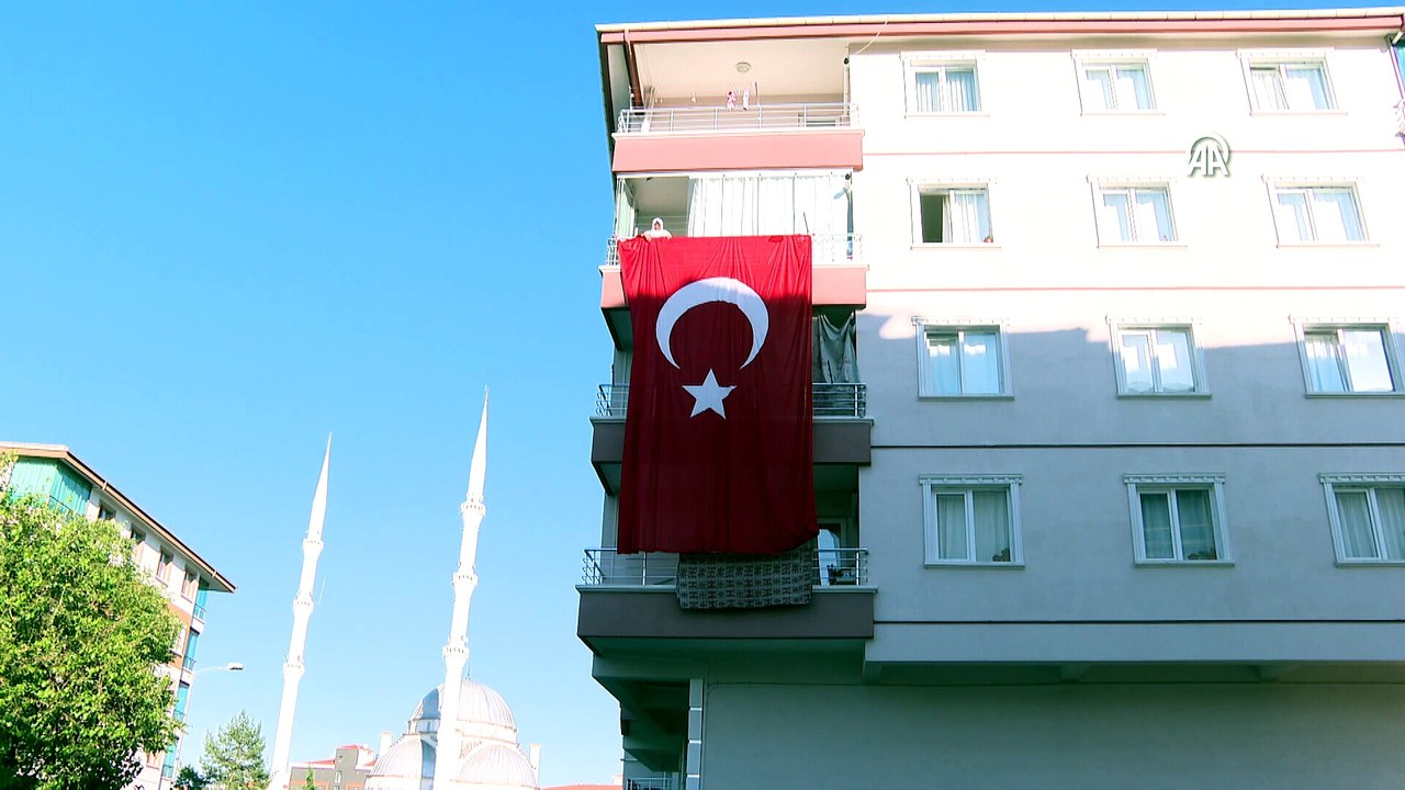 Kızının cenazesini beklerken 15 Temmuz\'da oğlunu şehit verdi