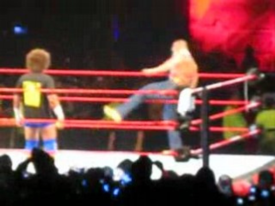 Entrada Batista  Arena Santiago WWE Raw 2-7-08