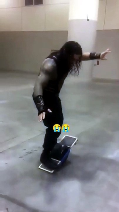 That time Roman Reigns tried out the hoverboard for the first time 😭