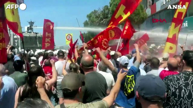 Turchia, tensioni ad una manifestazione dell'opposizione a Smirne