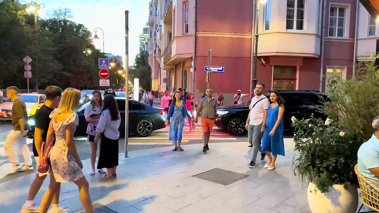 HOT Nightlife Moscow Beautiful Girls, Cars, Vibes Friday Night in Russia
