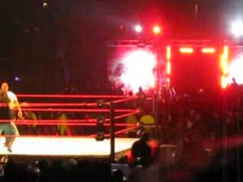 Entrada Lance Cade  Arena Santiago WWE Raw 2-7-08