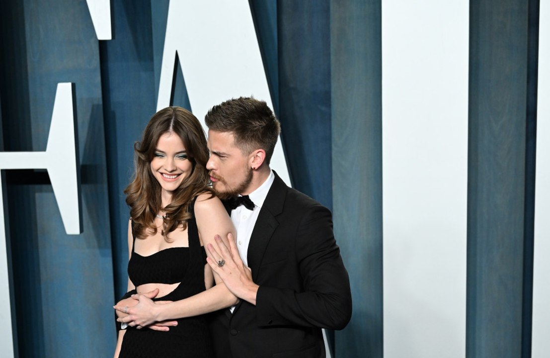 Dylan Sprouse et Barbara Palvin attendent une petite fille