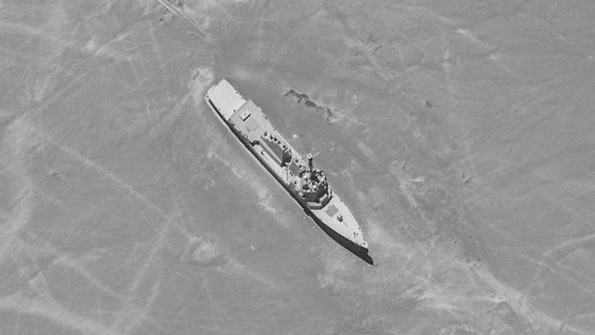 China builds full-scale 3D replica of US warship in desert
