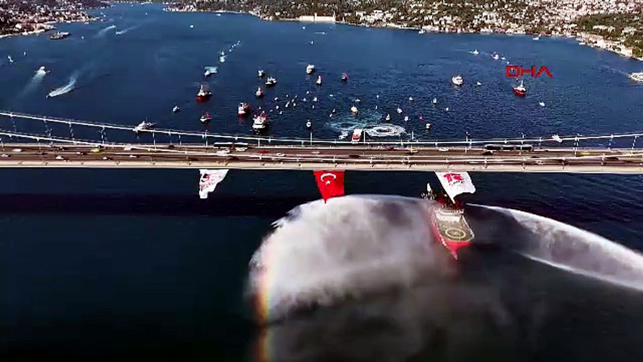 İstanbul Boğazı'nda 253 teknelik dev kortej