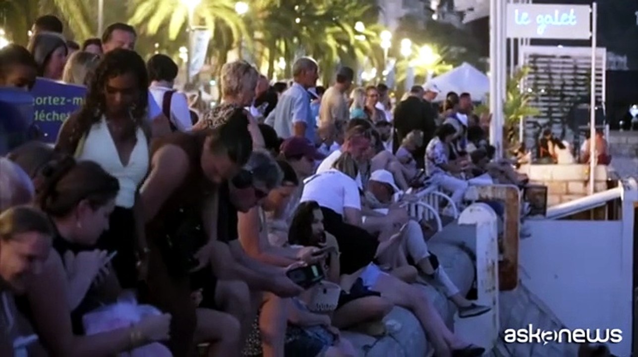 Nizza a 10 anni dall'attentato: coreografie di droni e fasci di luce per non dimenticare