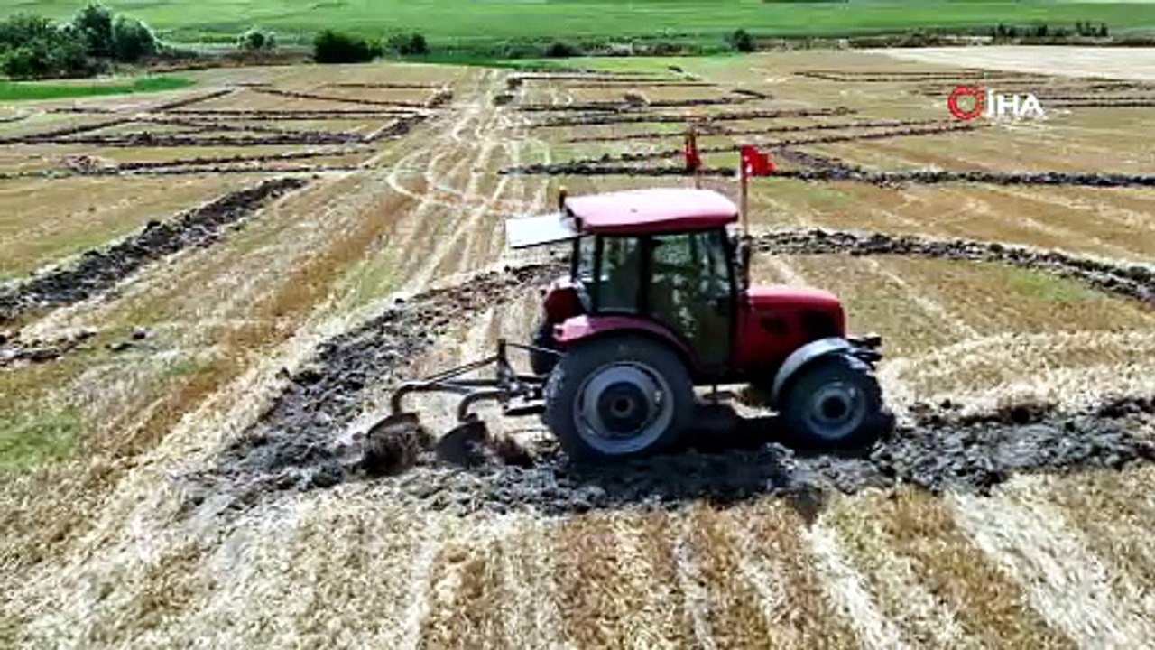 Lüleburgaz'da tarihi destana anlamlı mesaj: Tarlaya '15 Temmuz şehitlerimizi rahmetle anıyoruz' yazdı