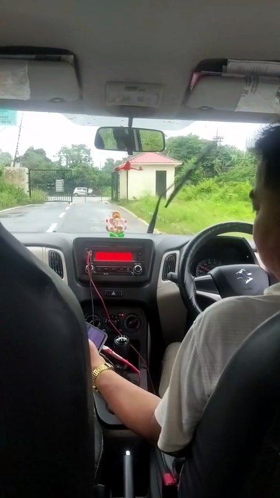 A Short Drive on the Outskirts of the City 🚗🌿