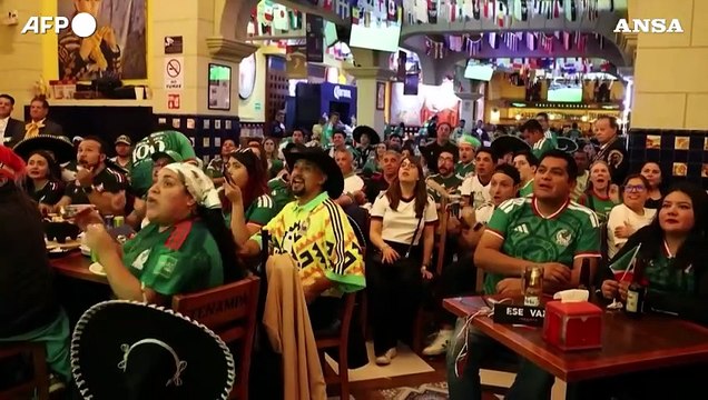 Tifosi del Messico in delirio per la qualifica agli ottavi del Mondiale