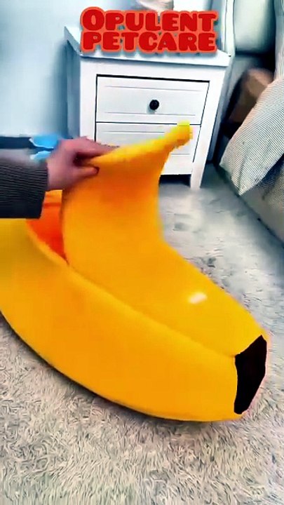 Pet banana bed