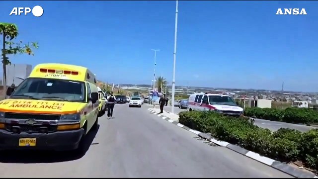 Sparatorie in Israele, i soccorritori arrivano sui luoghi degli attacchi