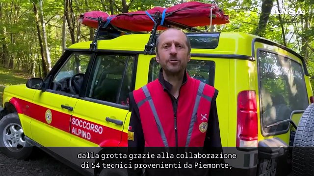 Cuneo, salvato dopo 12 ore lo speleologo bloccato nella Grotta dei Cinghiali Volanti