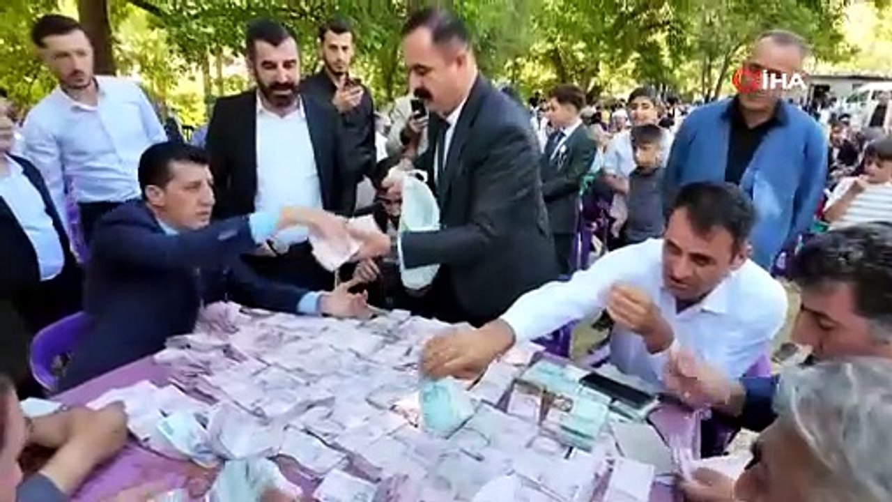 Aşiret düğününde takı şov! Onlarca kurban kesildi, milyonlarca TL'lik takı takıldı