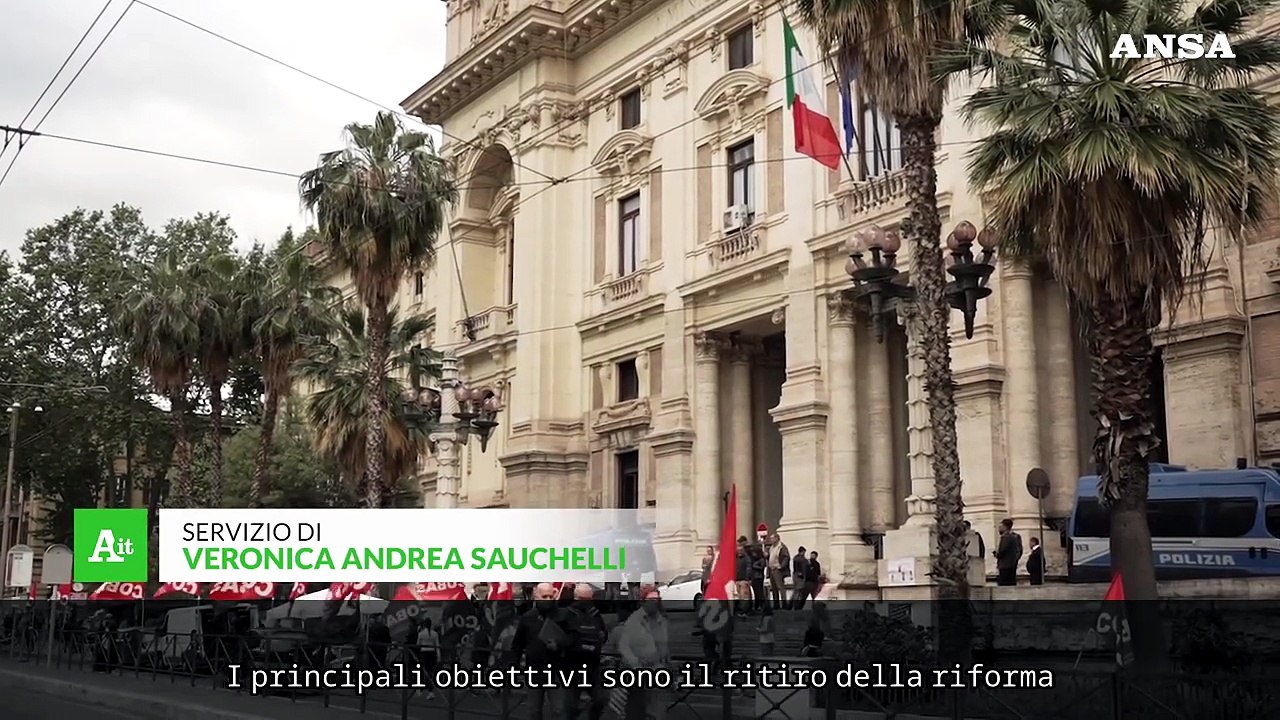 Cobas in presidio di protesta sotto al Ministero dell'istruzione