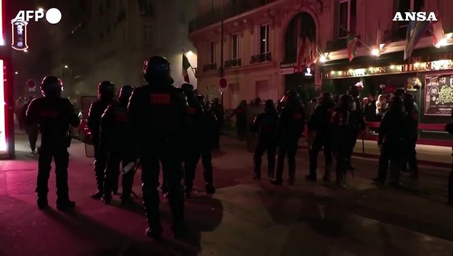 Psg in finale di Champions League, la festa dei tifosi nella strade di Parigi