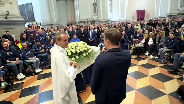 Al funerale di Alex Zanardi le toccanti parole del figlio: La sua eredità, trovare la felicità nelle piccole cose