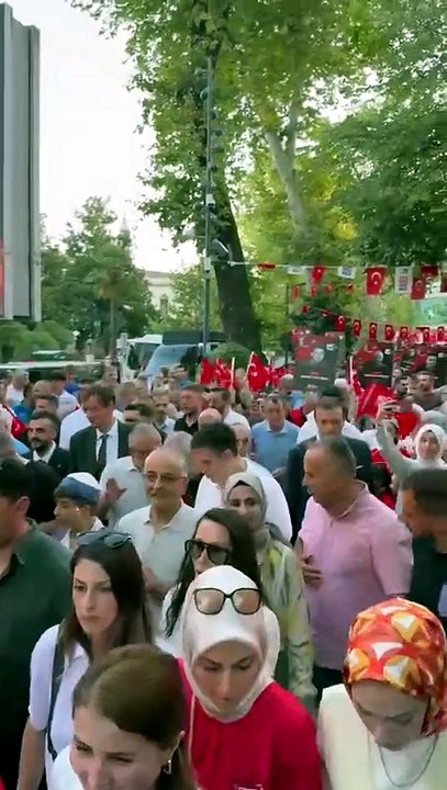 Kocaeli'de protokol ve halk omuz omuza verdi! 15 Temmuz coşkusu Milli İrade'ye kadar sel olup aktı