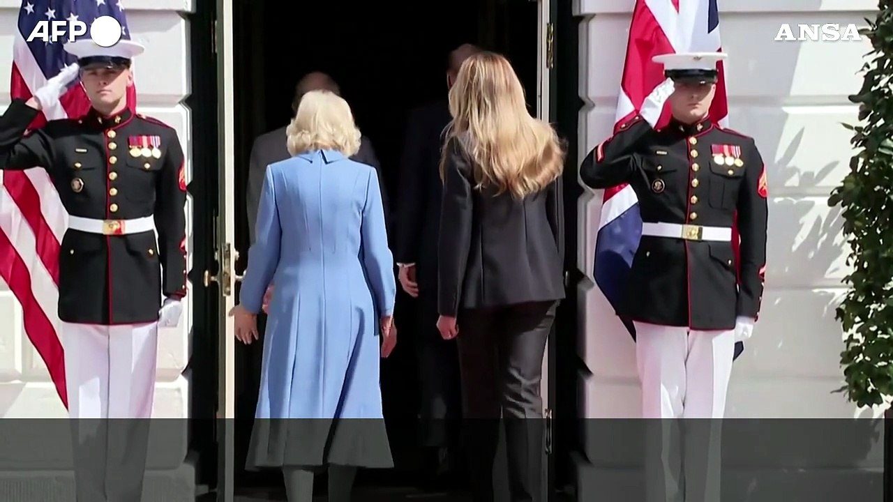 Trump saluta re Carlo e Camilla: "Servono piu' persone come loro"