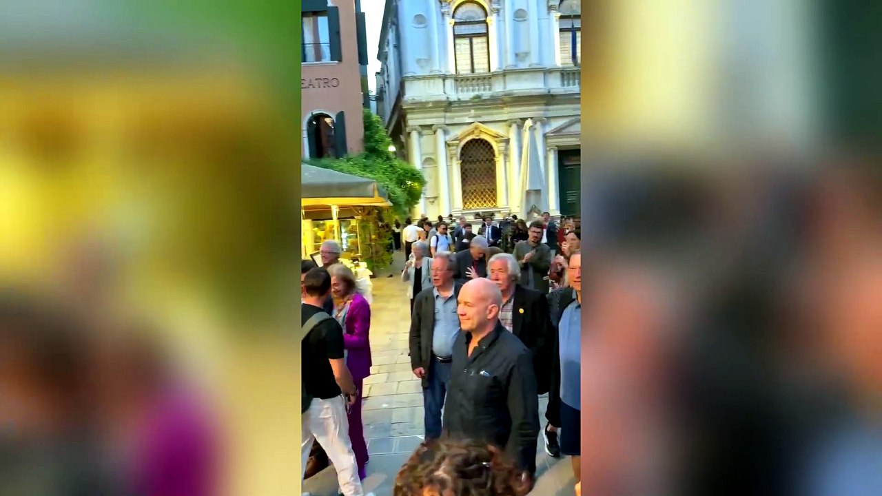 Venezi licenziata da La Fenice, ecco l'esultanza di orchestra e pubblico