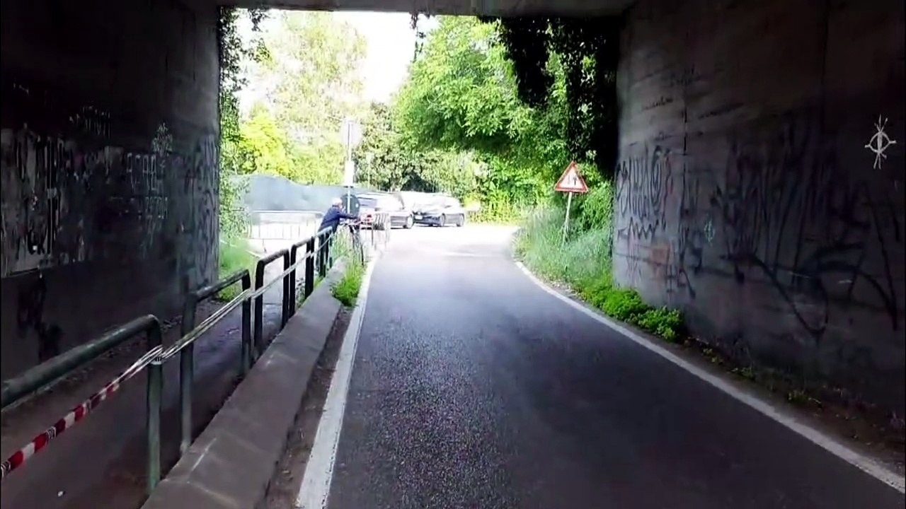 Uomo ucciso a coltellate a Padova: i rilievi della polizia sul posto