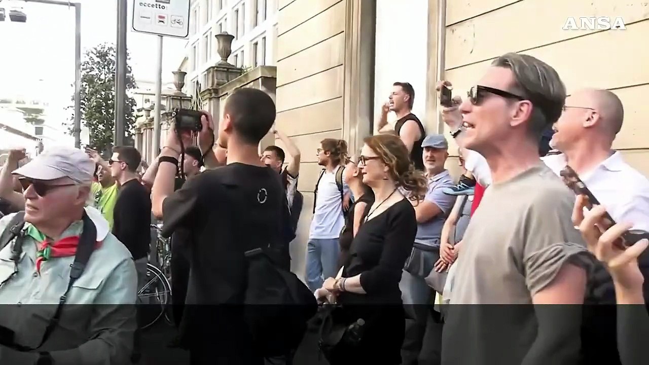 Milano, Brigata ebraica fuori dal corteo 25 aprile. Fiano: "Espulsi per via della stella di David"